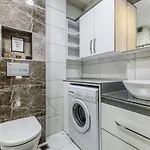 Spacious Flat Near Bagdat Avenue In Suadiye *