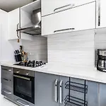Spacious Flat Near Bagdat Avenue In Suadiye