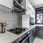 Spacious Flat Near Bagdat Avenue In Suadiye Apartman Isztambul