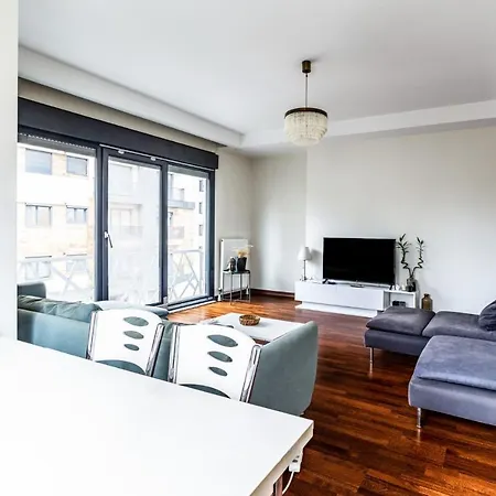 Spacious Flat Near Bagdat Avenue In Suadiye *