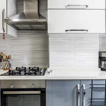 Spacious Flat Near Bagdat Avenue In Suadiye *