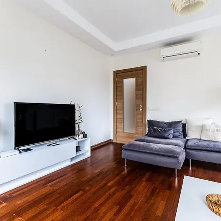 Spacious Flat Near Bagdat Avenue In Suadiye Istanbul