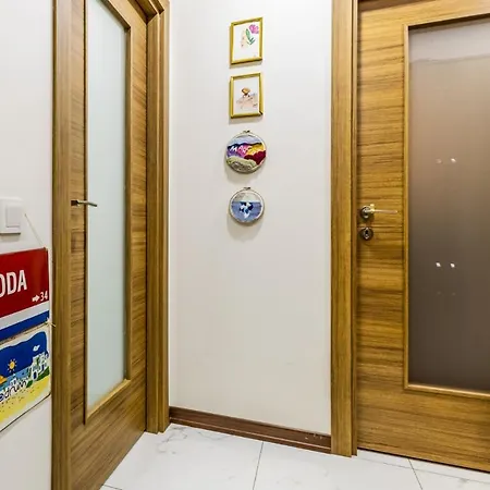 Spacious Flat Near Bagdat Avenue In Suadiye *