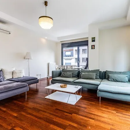 Spacious Flat Near Bagdat Avenue In Suadiye *